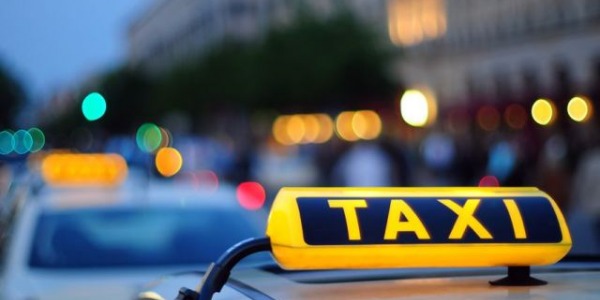 Jak zostać taksówkarzem? Koniecznie kroki do rozpoczęcia pracy jako taksówkarz.